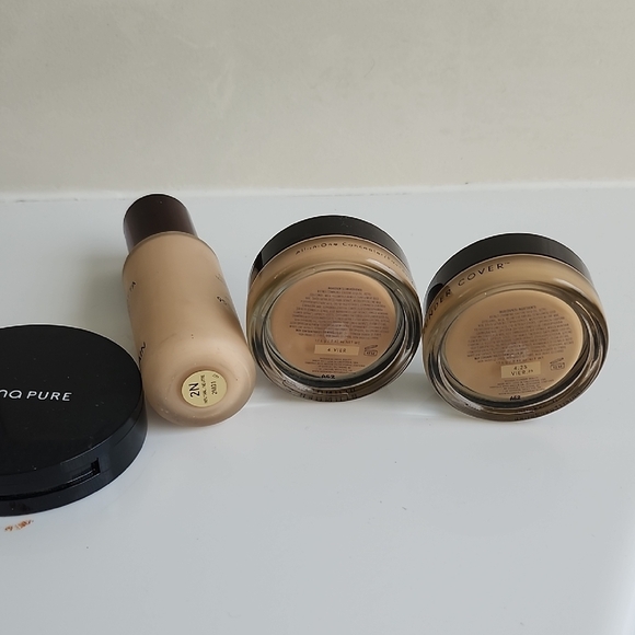 Guerlain Terracotta Le Teint Foundation and Monica Blunder Beauty Set - Picture 2 of 2